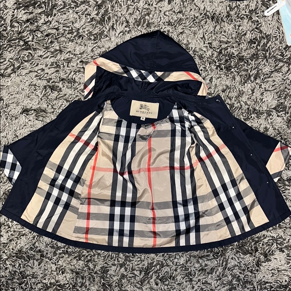 Burberry Black Raincoat with Hood and Classic Design - Picture 4 of 4